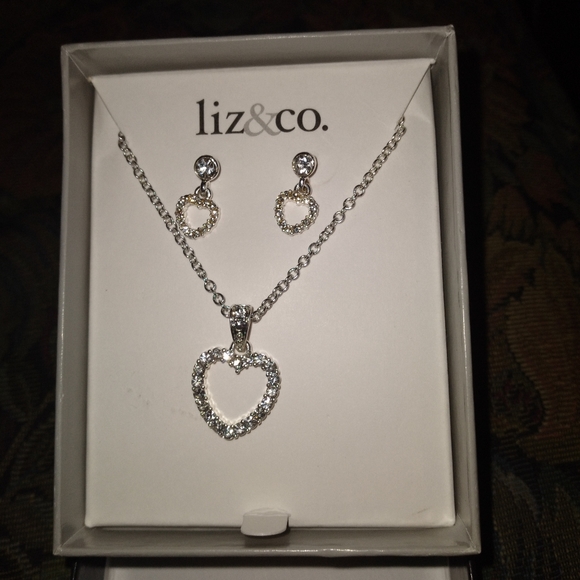 Liz&Co rhinestones heart neckless and matching earrings - Picture 1 of 2